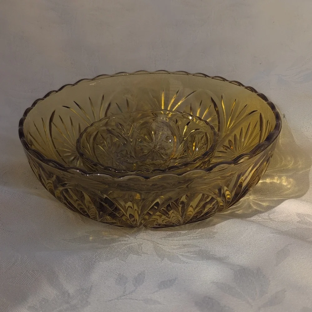 Vintage Anchor Hocking Star and Cameo Medallion Yellow Amber Glass Serving Bowls
